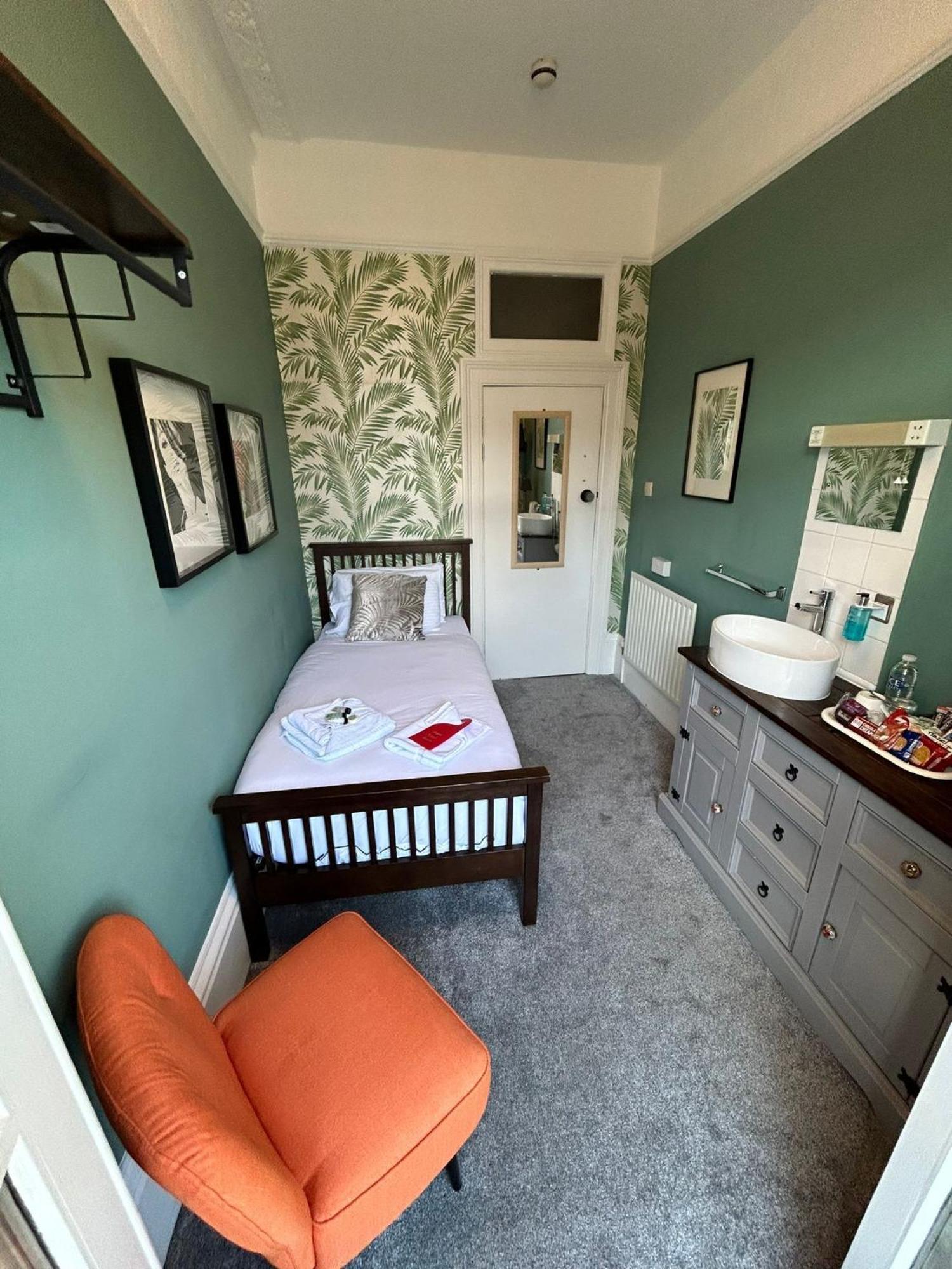 The Lyndhurst Guest House เกรทยาร์มัธ ภายนอก รูปภาพ
